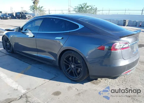 2016 Tesla Model S 60D/70D/75D/85D/90D z USA, uszkodzony, nr VIN 5YJSA1E26GF129409